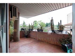 Piso  Calle batllevell. Amplio piso en creu alta, 4 habitaciones, 2 baños, terracita y p