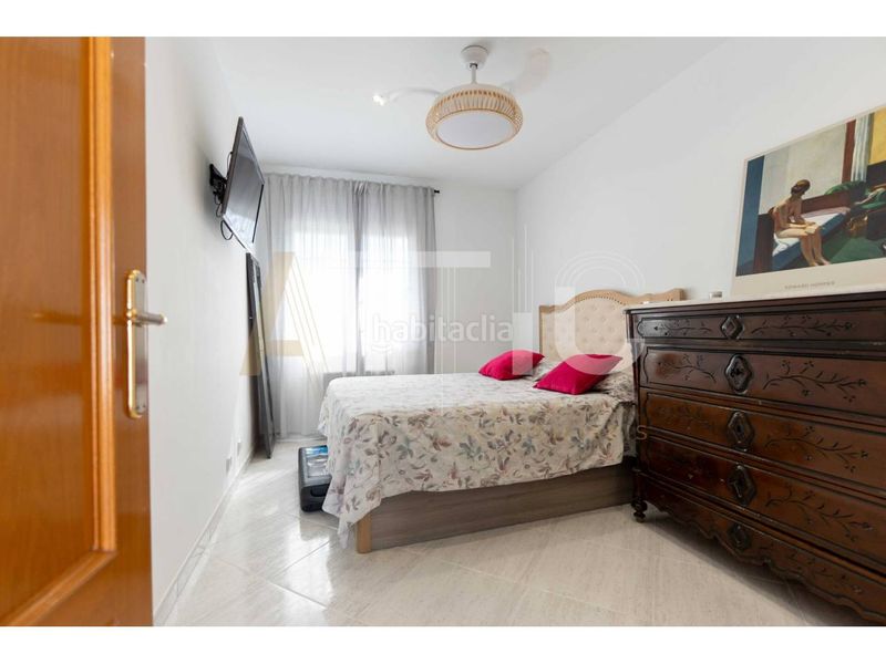 Foto 8cc53c3a-6235-4d87-b0ac-9af46e33d889. Casa amb calefacció aparcament a Gràcia Sabadell