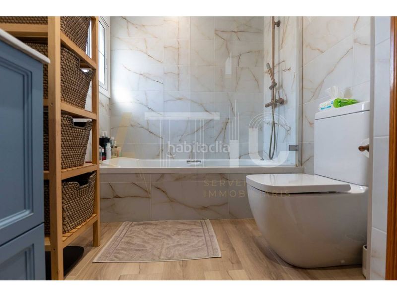 Foto a4b00b26-4158-4715-8f57-fbf81b08102f. Casa amb calefacció aparcament a Gràcia Sabadell