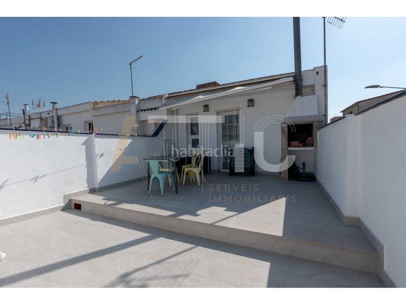 Foto e0f14404-f037-47ab-a39d-39e82564a69d. Casa amb calefacció aparcament a Gràcia Sabadell