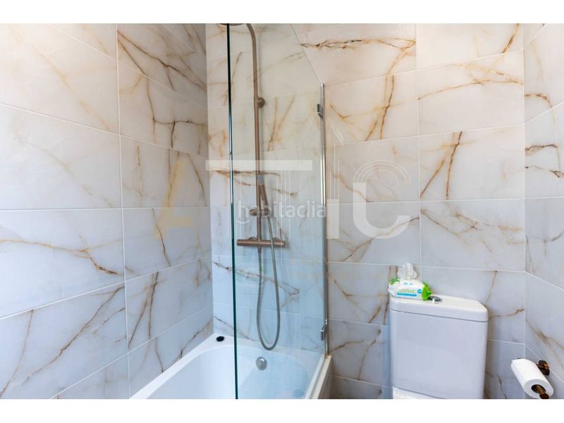 Foto e2e98aa4-c5c1-42ba-bc6c-067a429a724c. Casa amb calefacció aparcament a Gràcia Sabadell