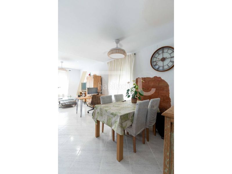 Foto e7773d2a-6b20-47c5-b204-0082d422b81e. Casa amb calefacció aparcament a Gràcia Sabadell