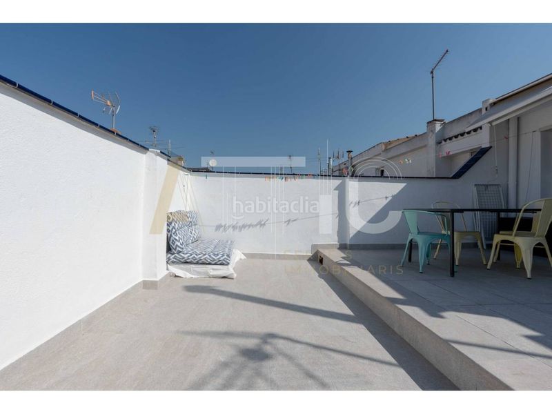 Foto f9485df4-0afd-4d69-8493-2c7b870d96bc. Casa amb calefacció aparcament a Gràcia Sabadell