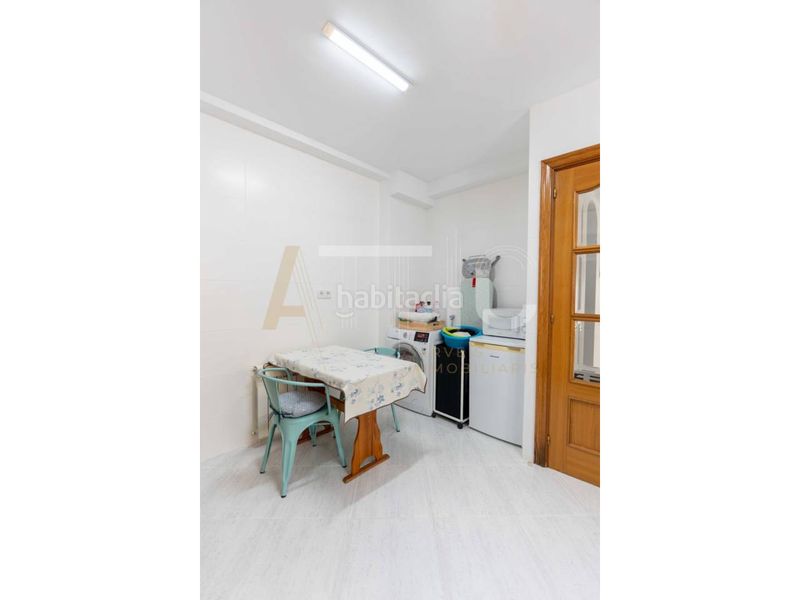 Foto fb09fb3d-8ad2-4928-9f50-116758418ac4. Casa amb calefacció aparcament a Gràcia Sabadell