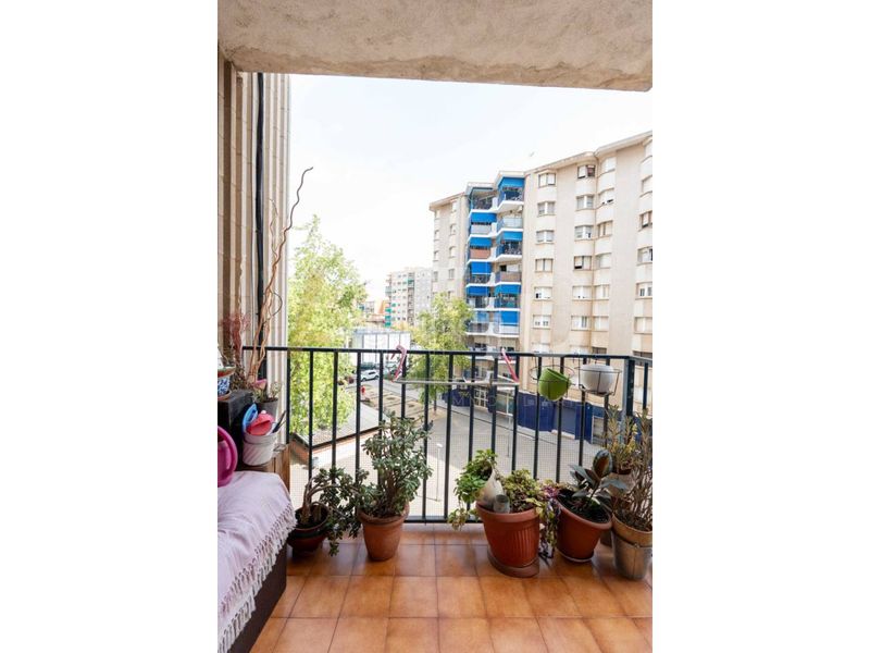 Foto 870f46f9-1d92-42d7-b3d7-054b988fb7af. Flat with heating parking in Concòrdia Sabadell