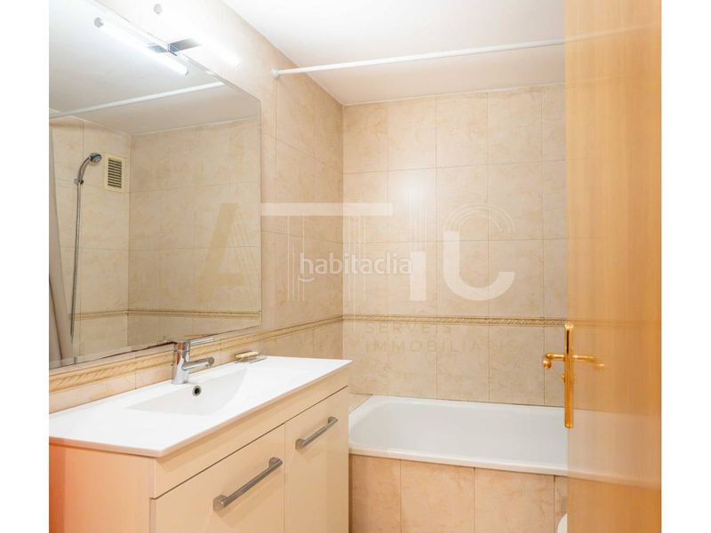 Foto 81c8f2bd-f8b9-4b8d-9959-40be39ffcd3b. Flat with heating parking in Gràcia Sabadell