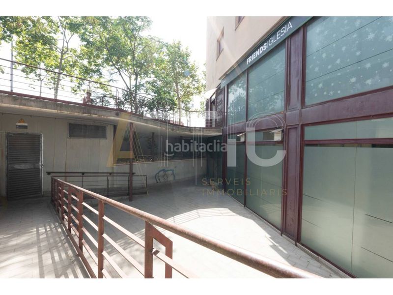 Foto 71f3bc66-498c-478d-bbf7-c99440cd28dc. Local comercial a Campoamor Sabadell