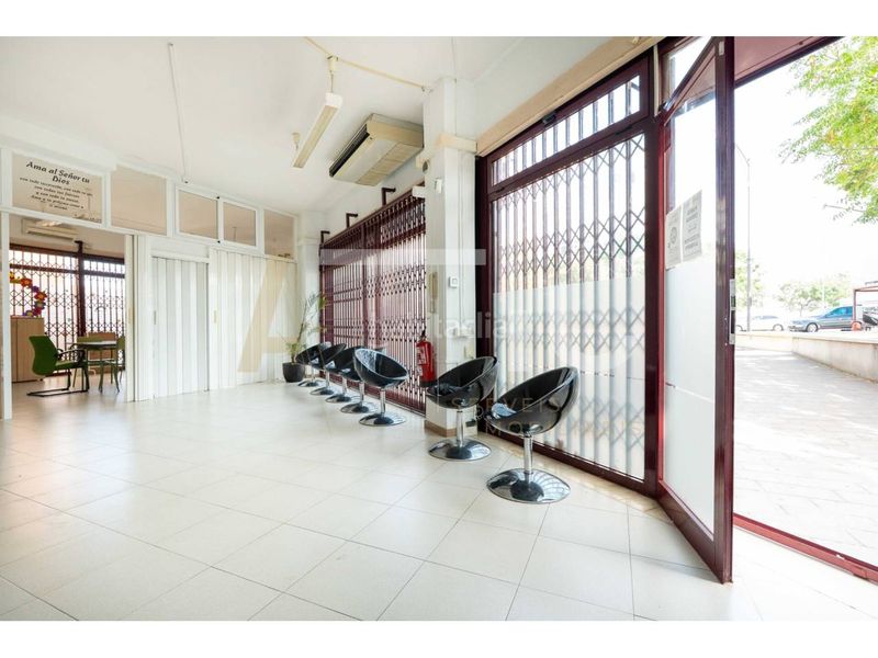 Foto 7bcdfe0b-17e3-48bd-bb90-beaa558d3333. Local comercial a Campoamor Sabadell