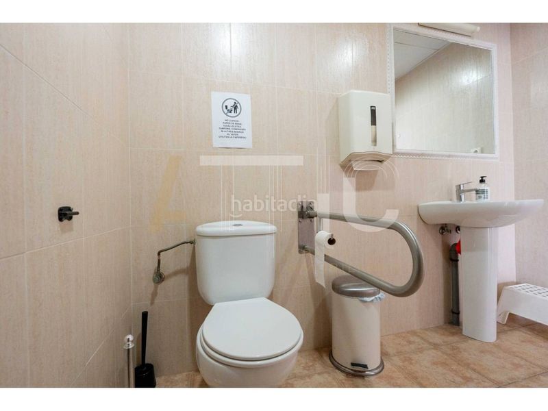 Foto e363b081-ede3-4b29-b952-82095f814d8f. Local comercial a Campoamor Sabadell