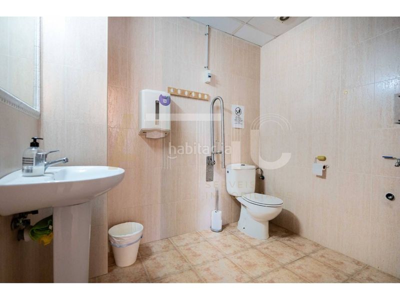 Foto fe1c7164-9307-451d-a1a7-c76c3cfe2776. Local comercial a Campoamor Sabadell