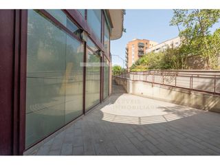 Local Comercial  Calle pardo bazan. Local de 300 m apto para cambio de uso a vivienda en la creu de