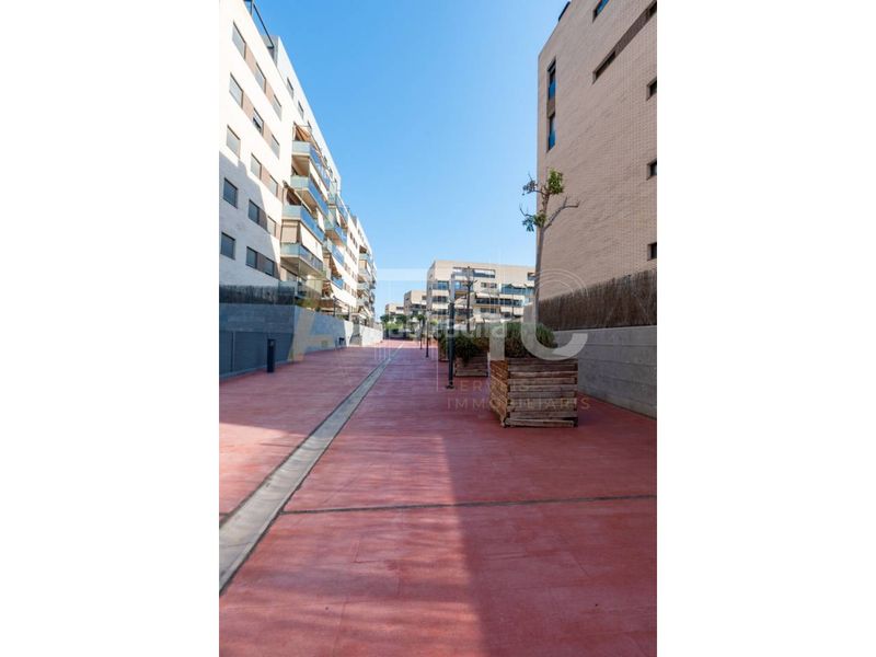 Foto 6531b083-7ade-40d5-b317-da702ce397d7. Pis amb calefacció aparcament piscina a Can Llong Sabadell