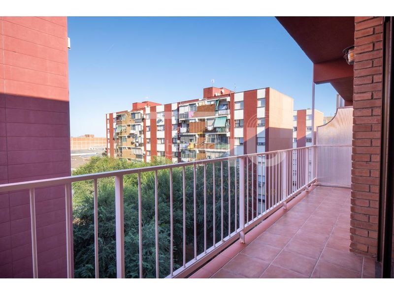 Foto 62d4ab0a-7e78-48a0-8383-8bc43f7f13d3. Appartamento con riscaldamento parcheggio in La Verneda - La Pau Barcelona