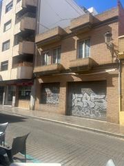 Edifici  Carrer de felipe valls. Edificio de dos plantas en benimamet