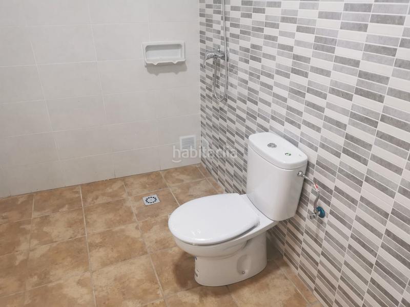 Foto 1f16443f-dec7-4c24-adea-499c8e366c5e. Location local commercial dans calle clavero 26 dans Plasencia