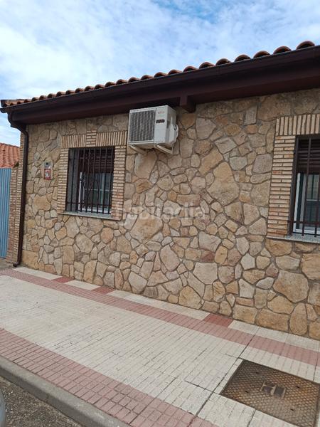 Foto b74d8bc3-3d53-4af0-9041-3ef77c731411. Haus in calle tordo pradochan 1 in Zona Sur - Av. De España - San Miguel Plasencia