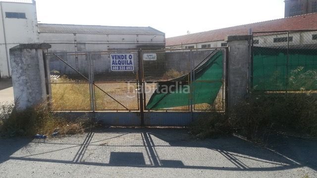 Foto dbb37f72-e00e-4c3f-9c70-7d9b8b71c6d5. Nau industrial a Zona Sur - Av. De España - San Miguel Plasencia