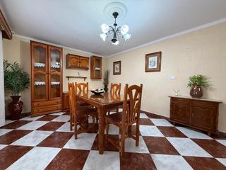 Casa a schiera in Caballero Bonald-S. José Obrero-Guadalcacín. Amplia casa familiar en guadalcacín