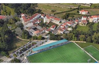 Maison jumelée à Campus Norte - San Caetano. Engel&völkers vende casa para rehabilitación en santa isabel, sa