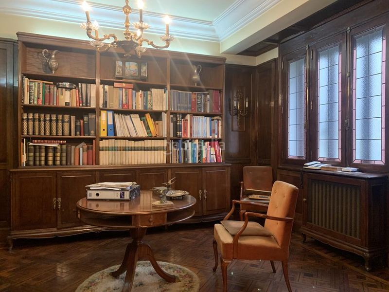 Foto 40601e13-d801-46f7-b260-182358040a2b. Edificio engel&völkers vende edificio entero, con dos bajos comerciales en el centro en Santiago de Compostela