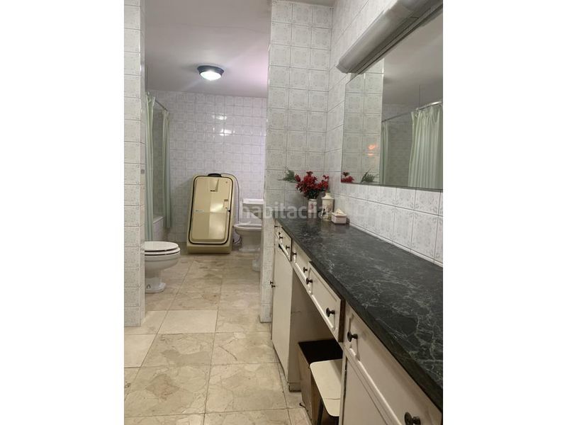 Foto 4c3180b1-17b4-4325-8330-875bc493195e. Edificio engel&völkers vende edificio entero, con dos bajos comerciales en el centro en Santiago de Compostela