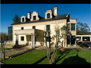 Xalet  N/a. Engel&völkers vende esta increíble casa de más de 600m2, con una