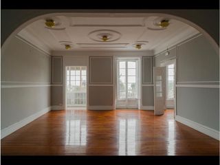 Piso  Rúa domínguez fontán 6. Engel&völkers vende este imponente edificio en el centro de la p