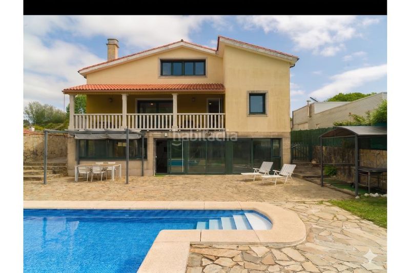Foto 3abef67b-8a8a-40b0-b7bf-09073037b2ca. Chalet con camino riscaldamento parcheggio piscina in Ames