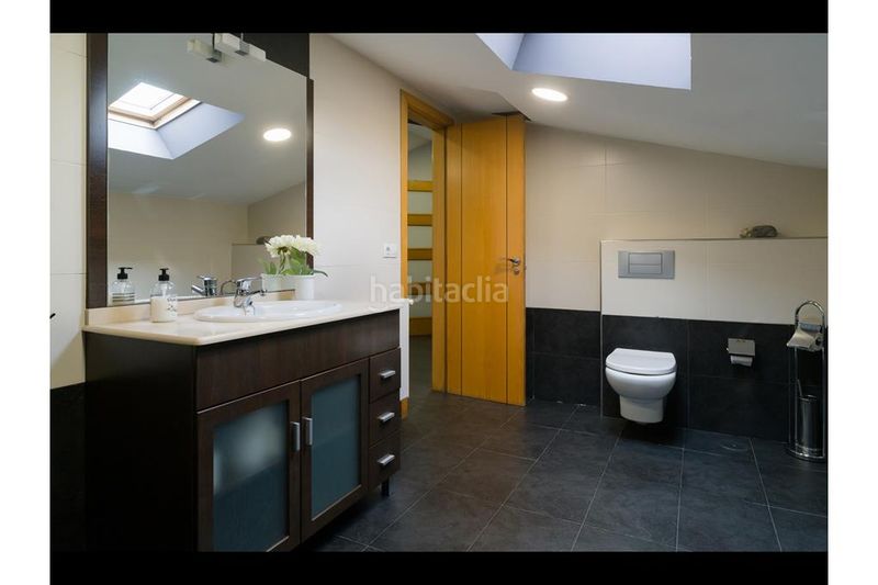 Foto b9801ca5-bd0b-4f9d-9130-5bf1216aa1e0. Chalet con camino riscaldamento parcheggio piscina in Ames