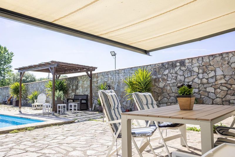Foto c0af5cfd-bc8c-4882-8193-c896e807d56d. Chalet con camino riscaldamento parcheggio piscina in Ames