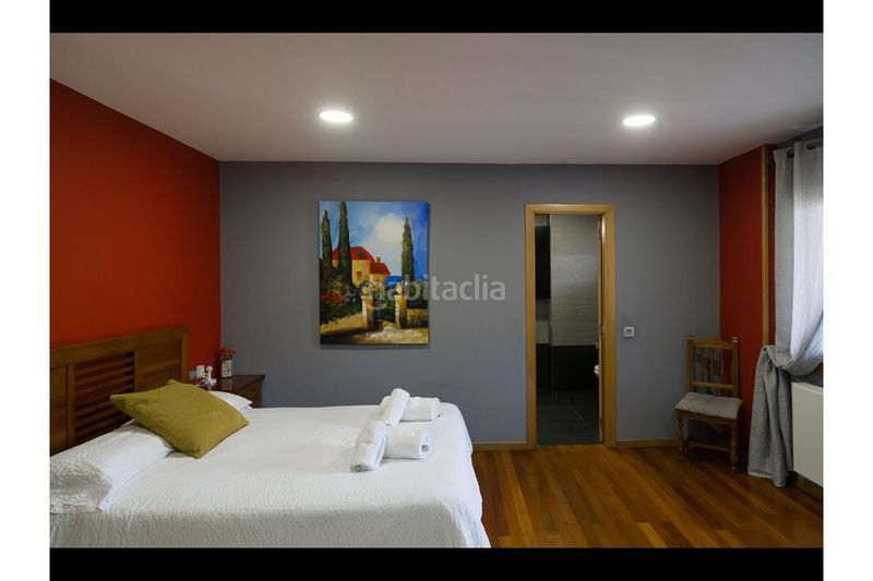 Foto dcee7f09-936b-4a72-bda9-ae9b840c65a4. Chalet con camino riscaldamento parcheggio piscina in Ames