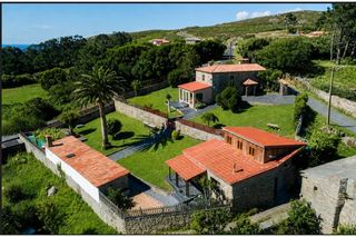 Casa  Pieiro. E&v vende chalet de piedra, con dos casas de invitados, finca y