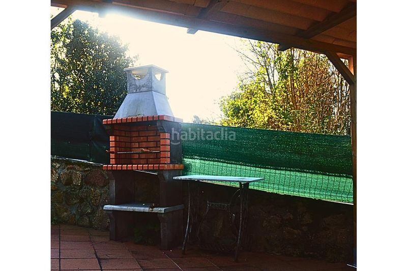 Foto 0cd562cf-f366-48e0-b637-84fb7be4b292. Casa amb xemeneia calefacció aparcament piscina a Ferrol
