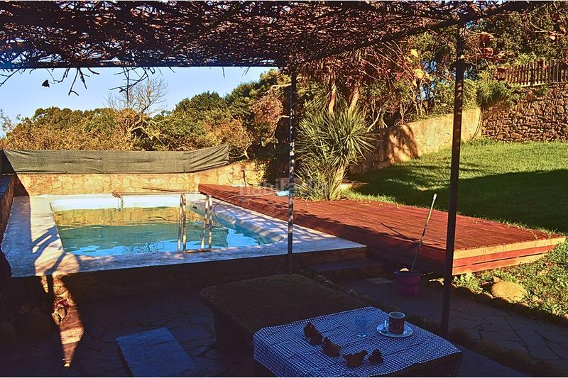 Foto 554a6f59-722e-4aae-bea8-74882fb7cff4. Casa amb xemeneia calefacció aparcament piscina a Ferrol