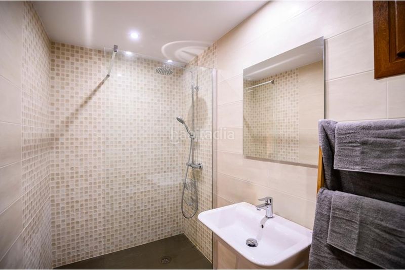 Foto b2f590fd-4a26-4edb-b7e3-e8fdc4cd4a82. Casa amb xemeneia calefacció aparcament piscina a Ferrol