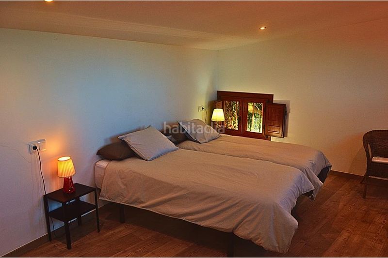 Foto be4adb17-1fa4-426d-849b-307638a05c0e. Casa amb xemeneia calefacció aparcament piscina a Ferrol