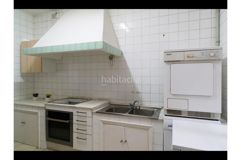 Foto b71b5a6a-9c50-41ab-9bad-fa0ef38a10b5. Edifici a Casco Histórico Santiago de Compostela