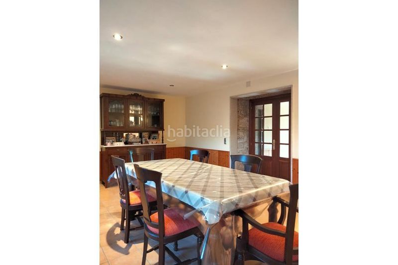 Foto f323810f-f5ed-45b7-b2c5-b8648e3f8874. Casa amb calefacció aparcament a Silleda