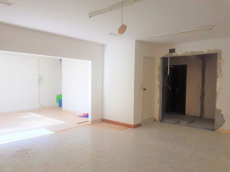 Foto ae4aae51-e258-40e6-877b-31c70e89f598. Lloguer local comercial a Cambre