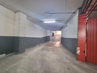 Aparcament cotxe a Avenida mallos 83,85. Garaje de 680m 23 plazas coche y 5 motos posibilidad de más  zon