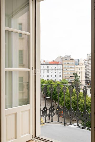 Foto 45c3ed34-3e31-457d-bcea-3cdde832eabc. Flat with heating in Ensanche Coruña (A)