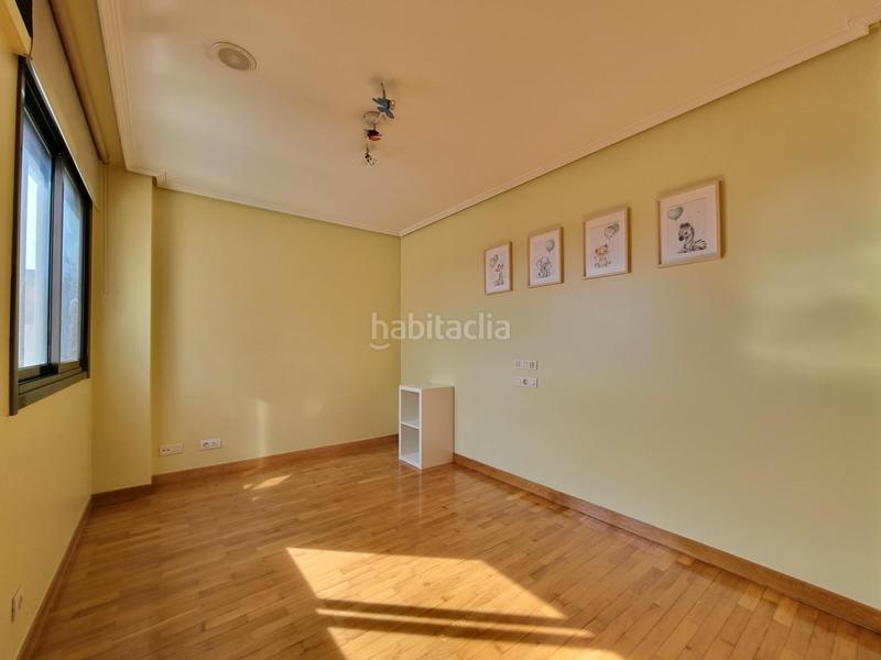 Foto 90078084-ee0c-4956-a7b5-6815037a97fa. Àtic amb calefacció aparcament a Someso - Matogrande Coruña (A)