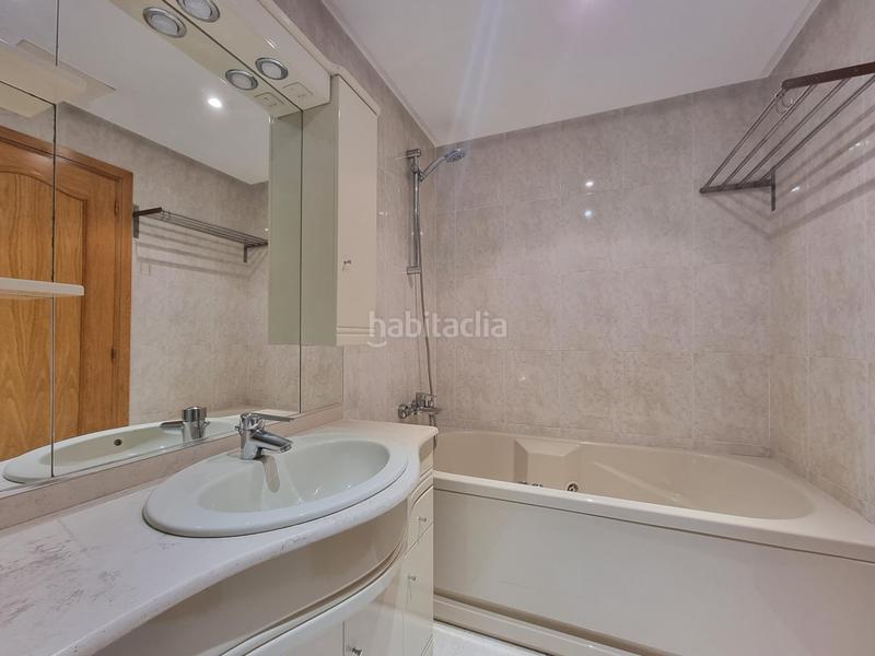 Foto d7f6b069-ee91-456e-94fc-dc48bf2fed26. Àtic amb calefacció aparcament a Someso - Matogrande Coruña (A)