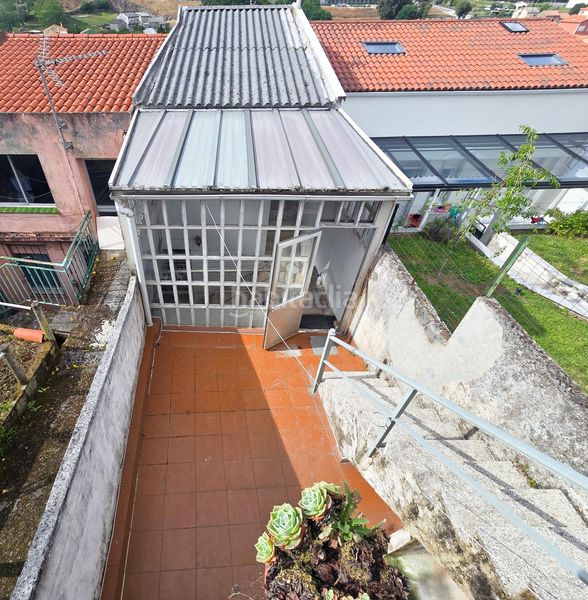Foto 8f8b0787-1214-427e-82bc-01226625a962. Casa adossada amb aparcament a Mesoiro Coruña (A)