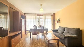 Flat  Calle camelias. Barrio  de las  fores  . bien  conservado  3 dormitorios