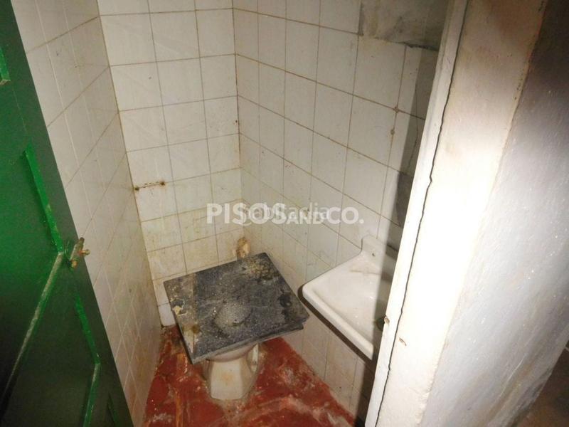 Foto e77ee6f8-c0fa-42c5-b9cc-fdc0c9e89729. Location local commercial dans Os Mallos Coruña (A)