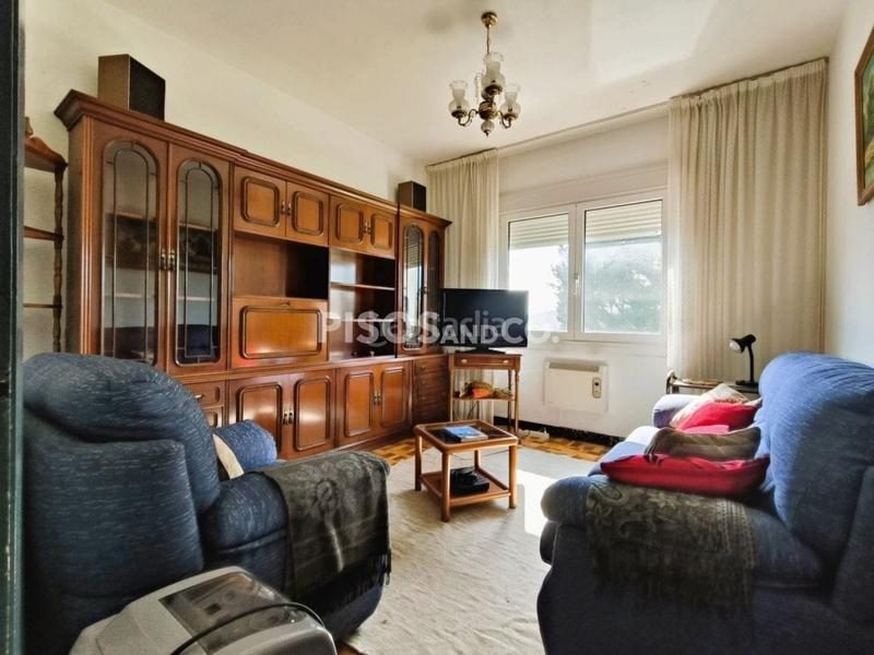 Foto c093da59-1b97-498c-8d1f-cc12c152c170. Maison avec parking dans Cambre