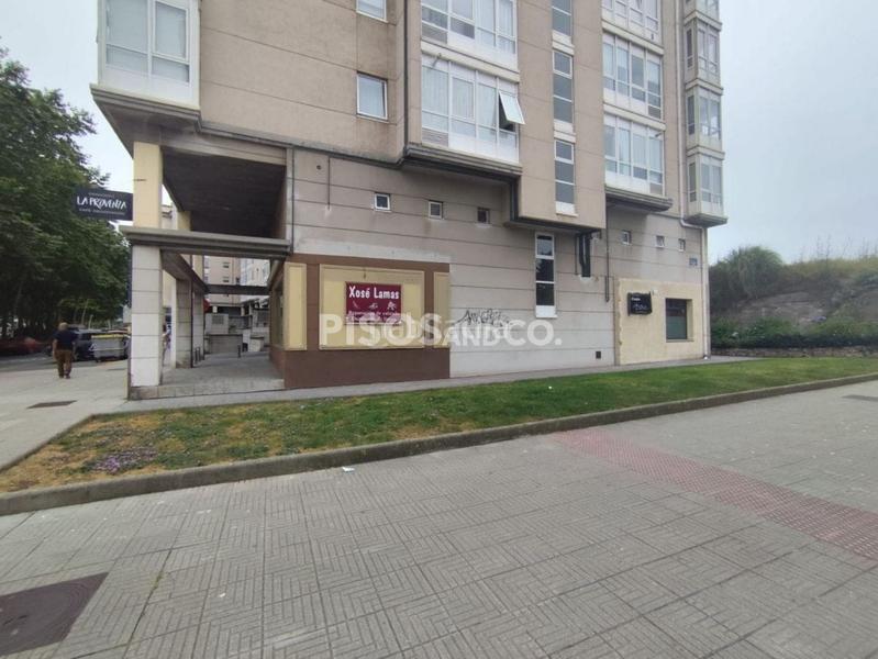 Foto 3bcd79a3-2fc0-4c86-aae2-0d9bd0ddd8aa. Local comercial en Los Rosales Coruña (A)