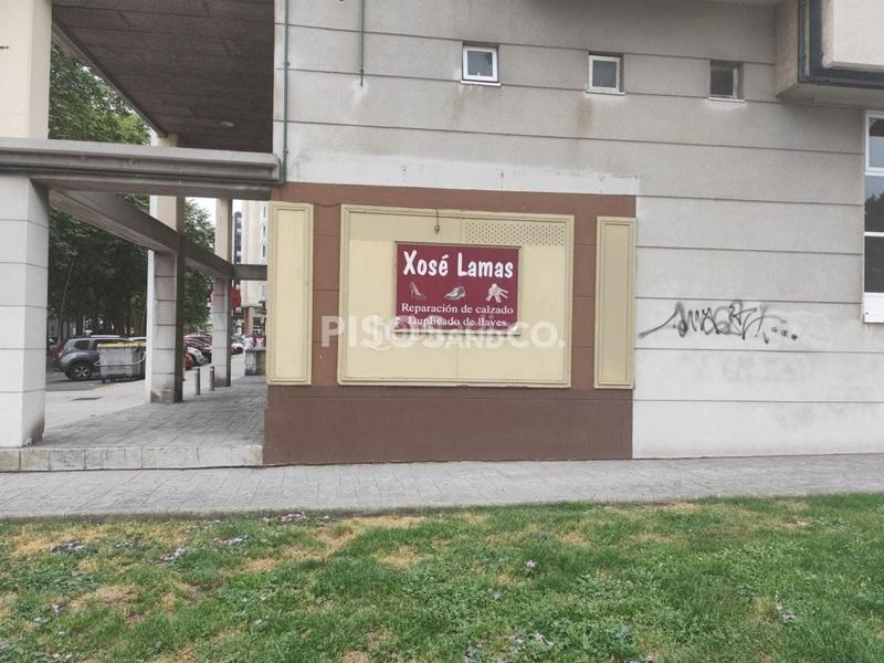 Foto 6712f8e4-a441-4b35-a48e-675272b197d3. Local comercial en Los Rosales Coruña (A)