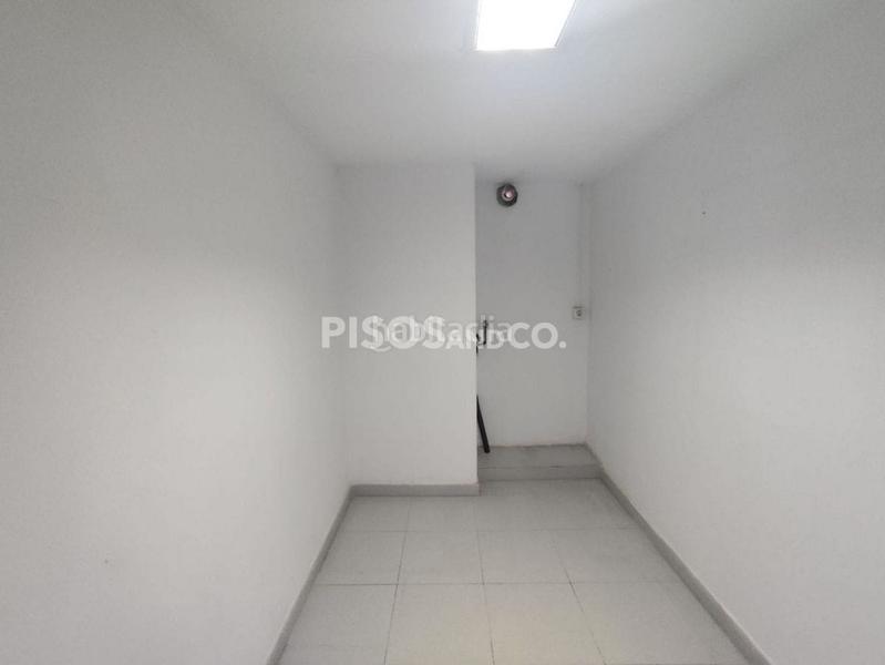 Foto b57192df-6d6c-40e0-b0fb-246d172bad15. Local comercial en Los Rosales Coruña (A)
